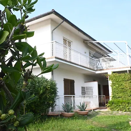 M292 - Marcelli, Quadrilocale Con Giardino A 50mt Dal Mare アパート マルチェッリ